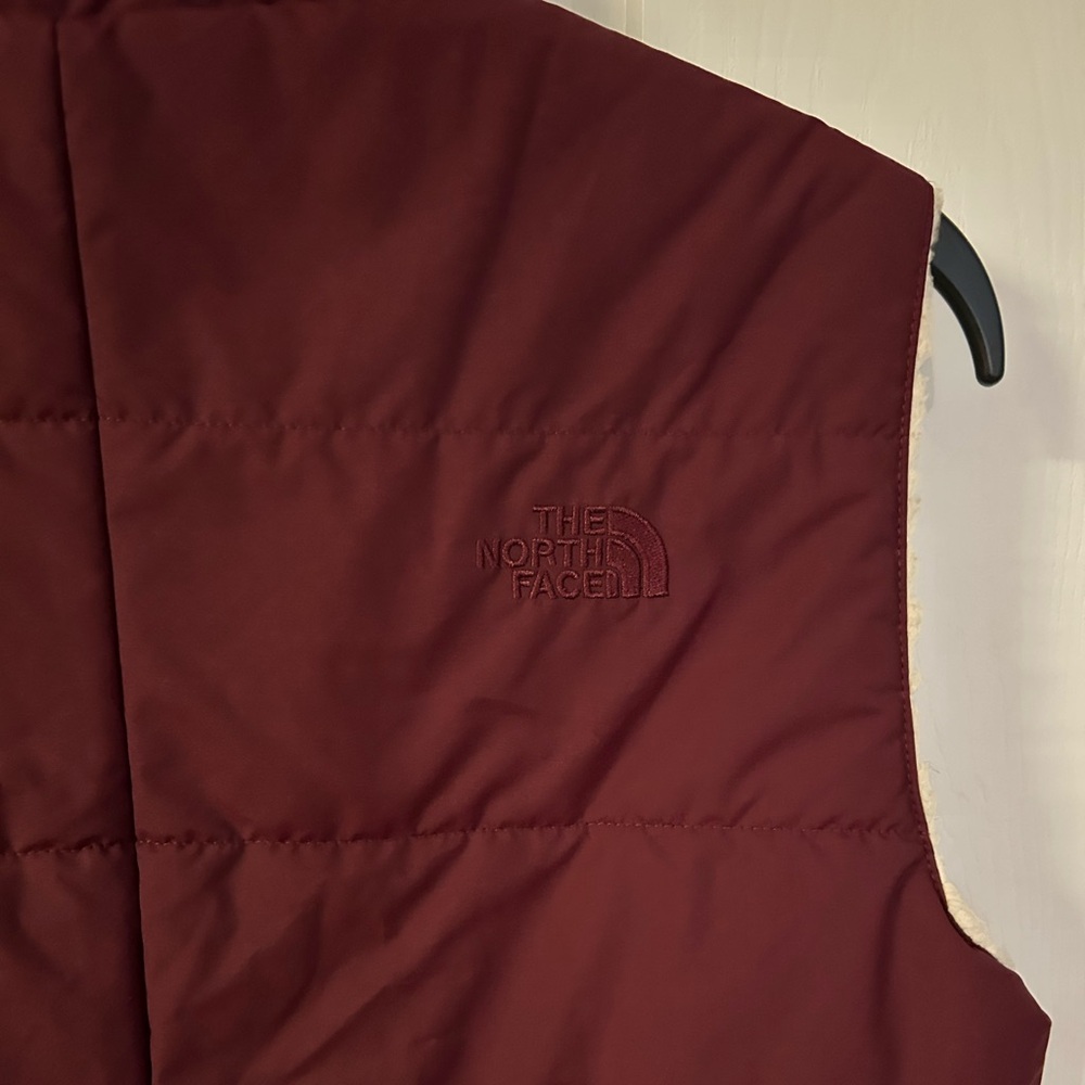 The North Face Merriewood Reversible Vest Women’s Small Maroon Sherpa - Picture 5 of 14